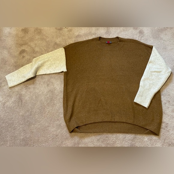 Drop shoulder color-blocked sweater from Vince Camuto. Goes great with leggings. - Picture 1 of 4